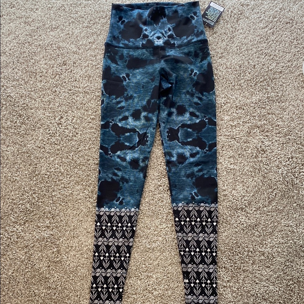 Onzie high rise graphic leggings